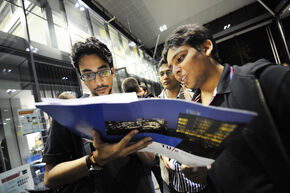 Internationale feestavond in Common Room. Foto l Bart van Overbeeke