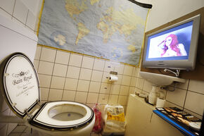 Aanschuiven bij het Hajraahuis. Foto | Bart van Overbeeke