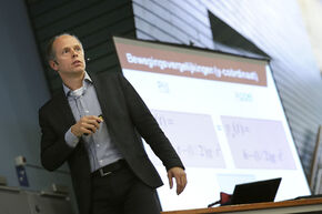 Eerste college Toegepaste NatuurWetenschappen. Foto | Bart van Overbeeke