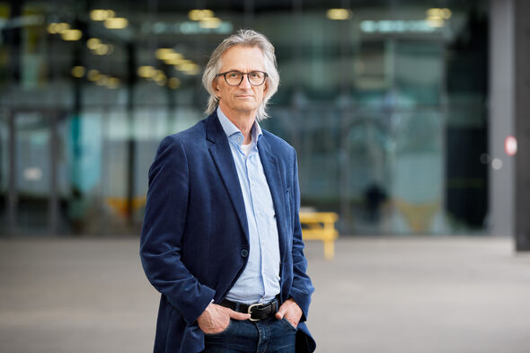 Cees Oomens. Foto gemaakt voor zijn afscheidsrede door Bart van Overbeeke