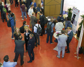 Netwerken tussen student en bedrijfsleven.