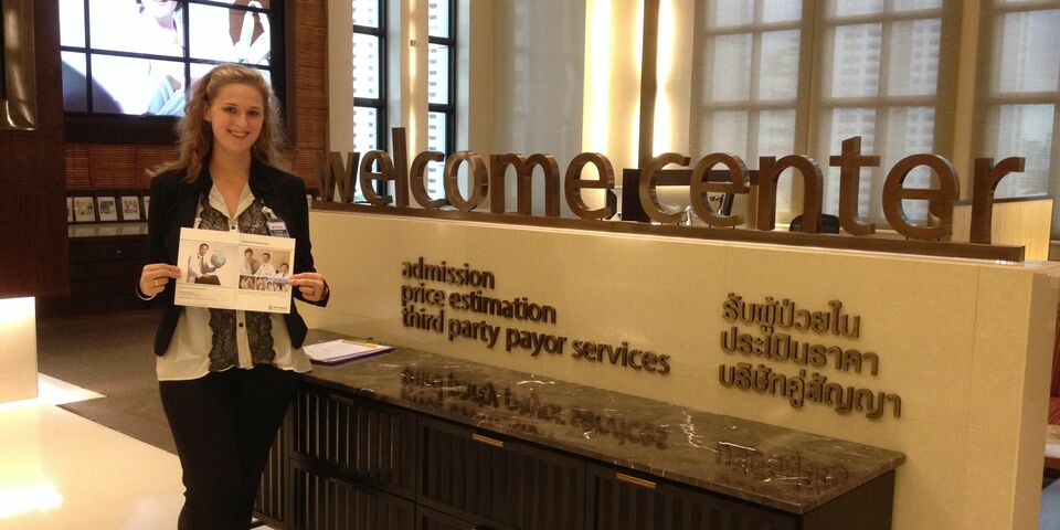 Sophie Brenny in het Bumrungrad International Hospital.