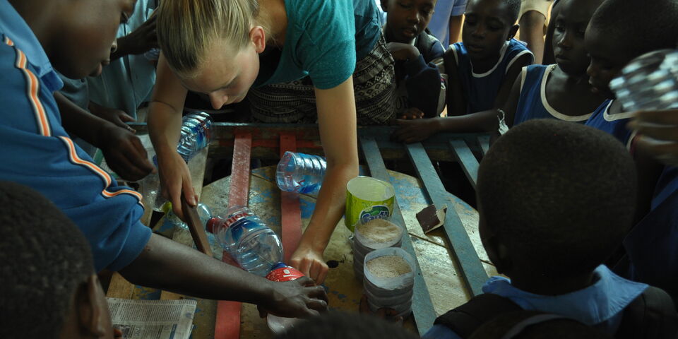 Philemonne Jaasma aan het werk in Ghana.