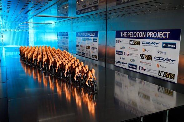 121 fietsers in de Windtunnel. Foto | Bart van Overbeeke