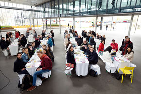 Community lunch. Foto | Bart van Overbeeke