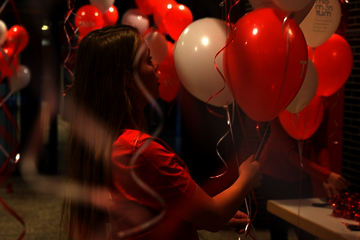 Er komt nogal wat kijken bij het organiseren van MomenTUm. Al in april komt de organisatie bij elkaar om de eerste processen in ...