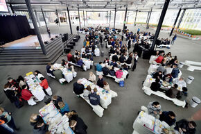 Community lunch. Foto | Bart van Overbeeke