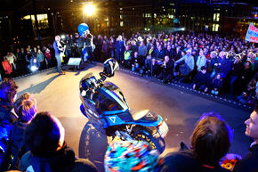 Een warm onthaal in de 'markthal'. Foto | Bart van Overbeeke