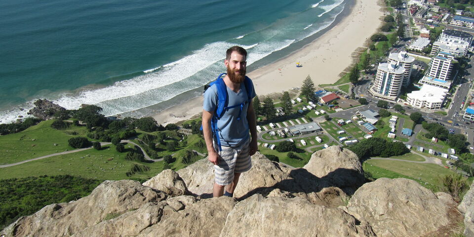 Wouter op Mount Maunganui.