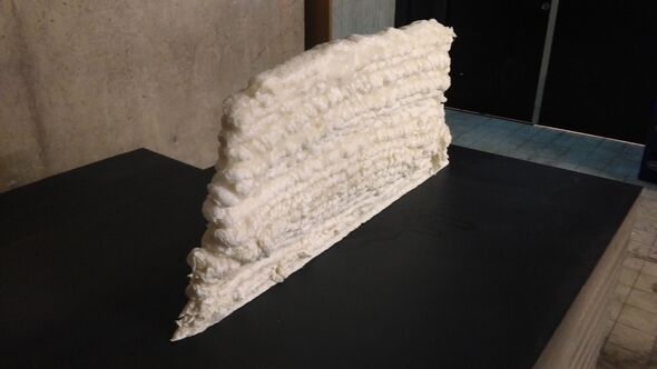 Het proefmuurtje van ijs, dat de groep van Arno Pronk in 3D printte met gebruikmaking van een gelei waarin cellulose is gemengd. Foto | Arno Pronk