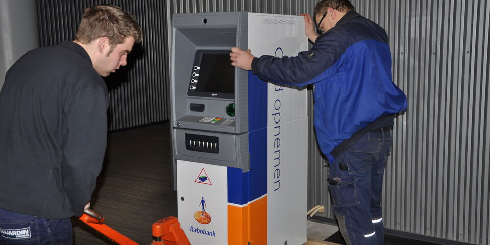 De pinautomaat in MetaForum wordt geplaatst.