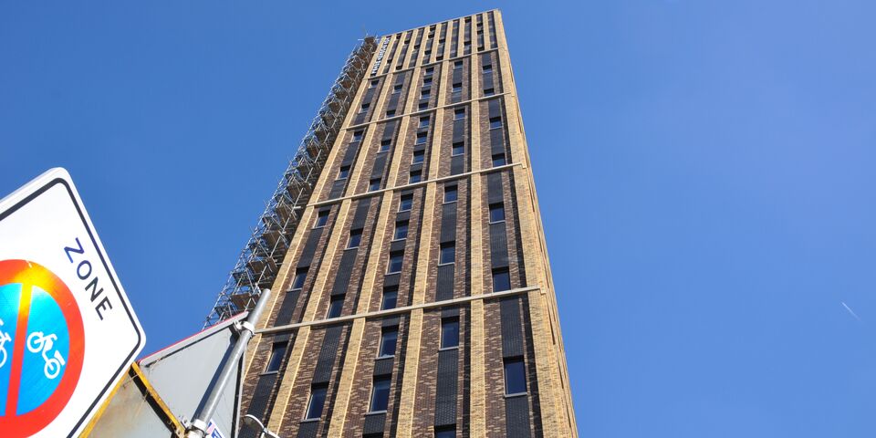 Minister Blok ziet geen probleem in Student Hotels