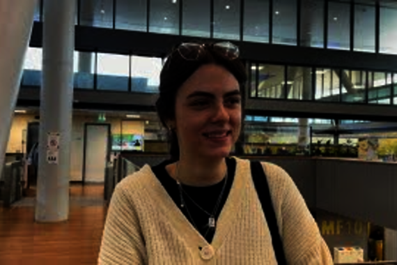 Cursor ging zelf ook langs de klaagmuur en vroeg studenten welke klachten zij hebben.