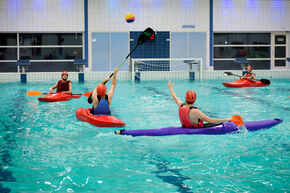 Kanopolo tijdens de Van Lint Sportweek. Foto | Bart van Overbeeke Kanopolo tijdens de Van Lint Sportweek. Foto | Bart van Overbeeke