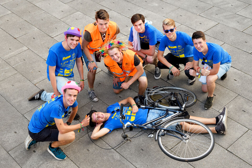 Intro group of Mechanical Engineering 'Wanne kutfiets' Photo | Bart van Overbeeke
