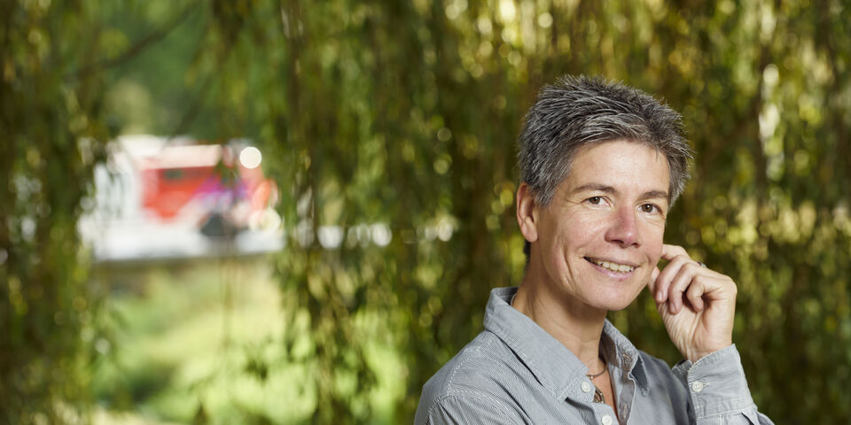 Mirjam Jahnke op de TU/e-campus. Foto | Bart van Overbeeke