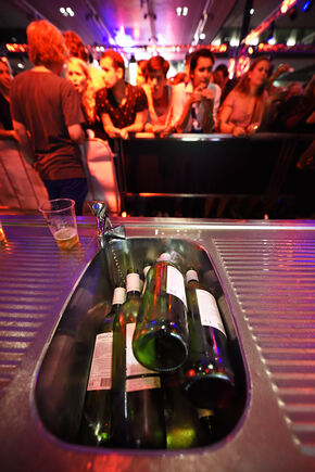 Wijn na bier geeft plezier. Foto | Bart van Overbeeke