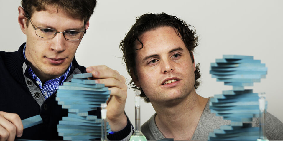 Auteurs Peter Korevaar (l) en Tom de Greef. Foto | Bart van Overbeeke