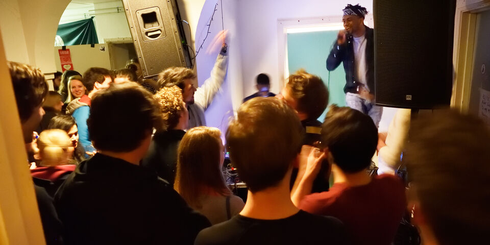 Optreden rapper Braz. Foto | Bart van Overbeeke