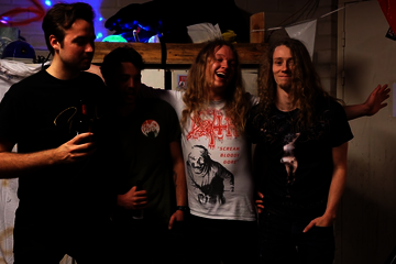 Eindhovense studentenhuizen werden gisteren voor festival Stukafest omgetoverd tot minitheaters en -concertzalen. Ook de ...