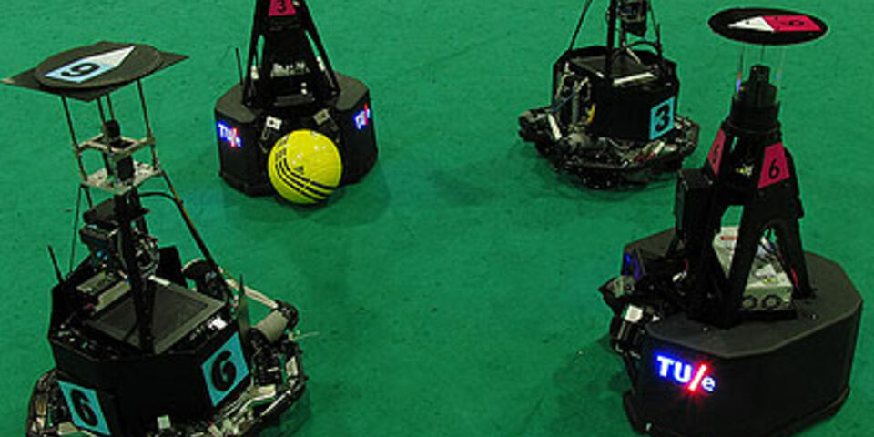 De voetbalrobots van Tech United in actie. Foto | Tech United