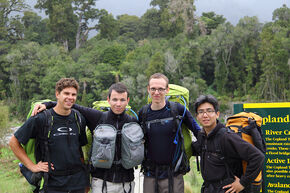 Dominik Muss (een Duitse student), Henrik Beelen, Ruben Merks, Yu-An Chen (afgestudeerd in Elektrotechniek op de University of Canterbury)