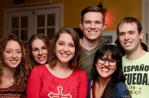 Met mijn nieuwe vrienden, in Casa de Noca, een populaire uitgaansplek.