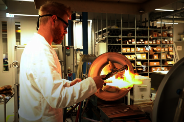 Bart Lommelen explains what it entails to be an in-house glassblower at TU/e.