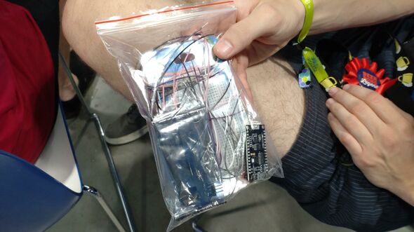 Businesscase in een plastic zakje. Foto | Tom Jeltes