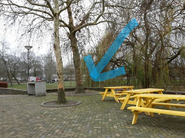 De plek waar nog wel mag worden gerookt bij het Studentensportcentrum. Foto | Raymond Starke