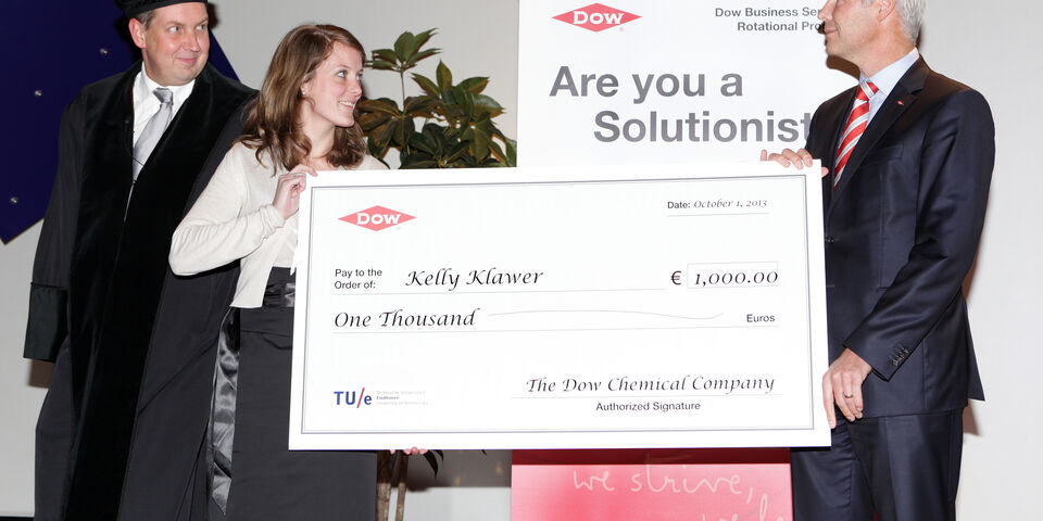 Kelly Klawer neemt de cheque in ontvangst