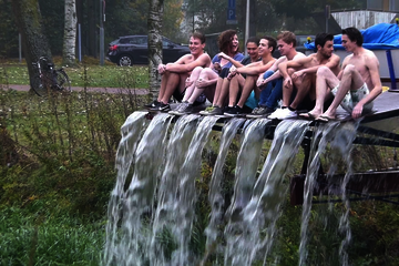 Jaarlijkse constructiewedstrijd ('Dommeldoop') van studievereniging Simon Stevin van de faculteit Werktuigbouwkunde aan de ...