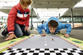 Zelfgebouwd robotje van een tandenborstel. Foto | Bart van Overbeeke Zelfgebouwd robotje van een tandenborstel. Foto | Bart van Overbeeke