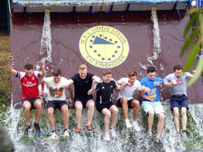 Uiteindelijk gaat iedereen te water.