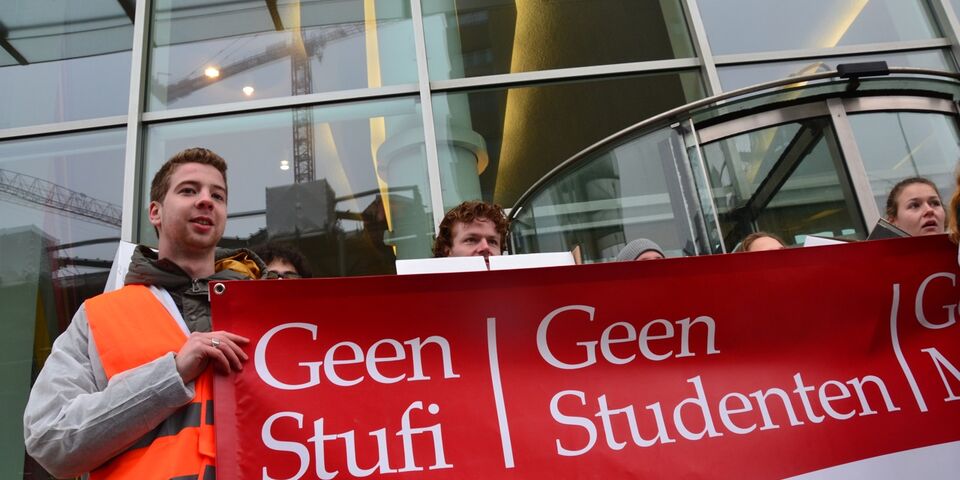 Leden van de LSVb voerden recent nog actie voor het ministerie van Onderwijs tegen de nieuwe vorm van studiefinanciering