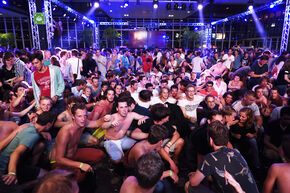 Feesten met Mr. Polska. Foto | Bart van Overbeeke