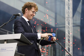 Sander Dekker opent Flux. Foto | Bart van Overbeeke