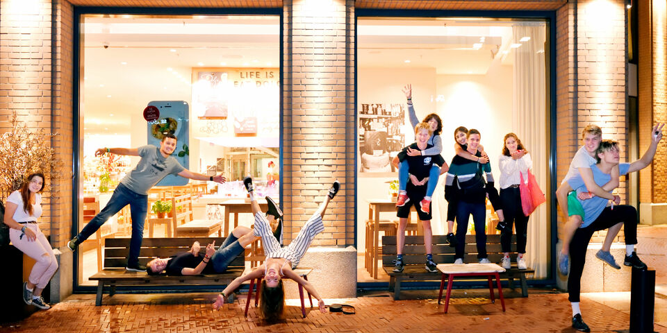 De vloer is lava. Foto | Bart van Overbeeke