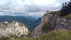 Creux du Van met in de verte Neuchâtel.